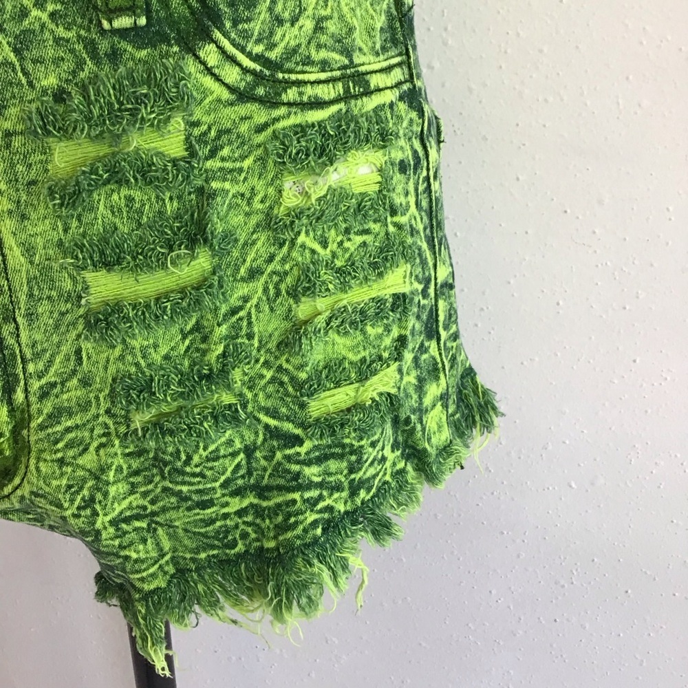 NWT- Aphrodite Women Green High Waist Distressed Raw Hem Summer Jean Shorts L - Picture 4 of 9